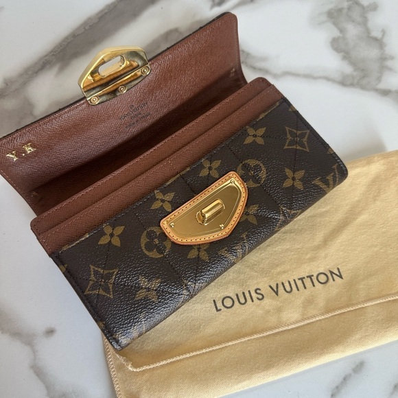 Authentic LOUIS VUITTON Quilted Monogram Etoile w/COA - Picture 5 of 16